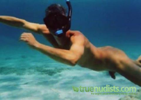 alexis altamirano share nude scuba diving photos