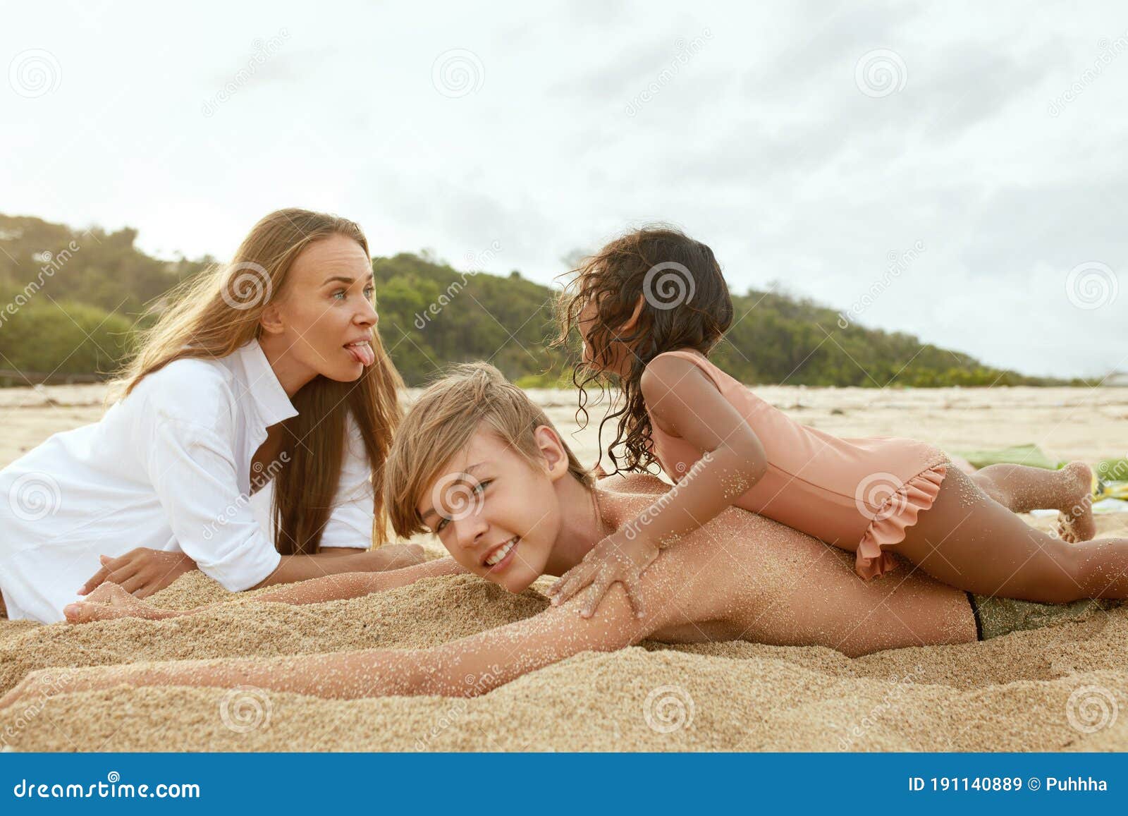 Sister On Nude Beach porno blowjob