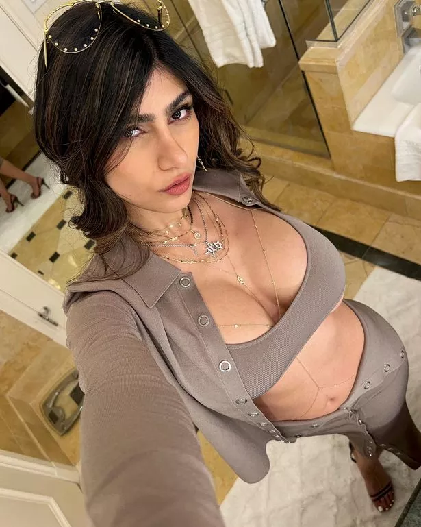 dottie erwin add mia khalifa ig photo