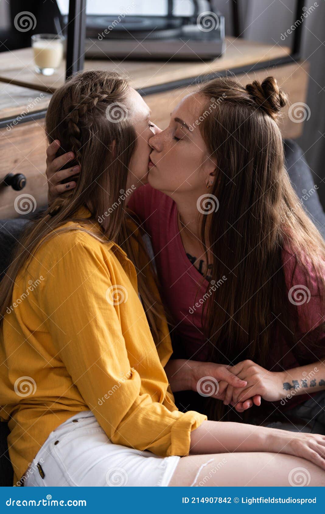 david whytock share teen lesbian kissing videos photos