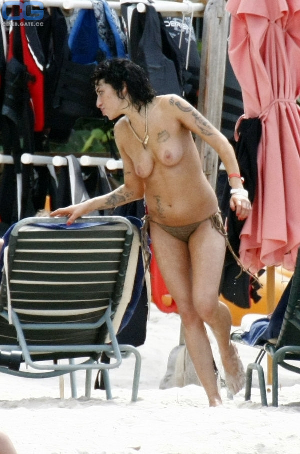 brian felkowski recommends amy winehouse nude pictures pic