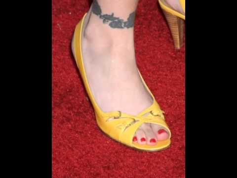 alyssa milano toes