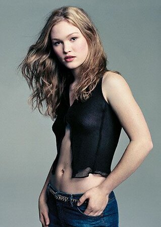 deea deeyutza recommends Julia Stiles Hot