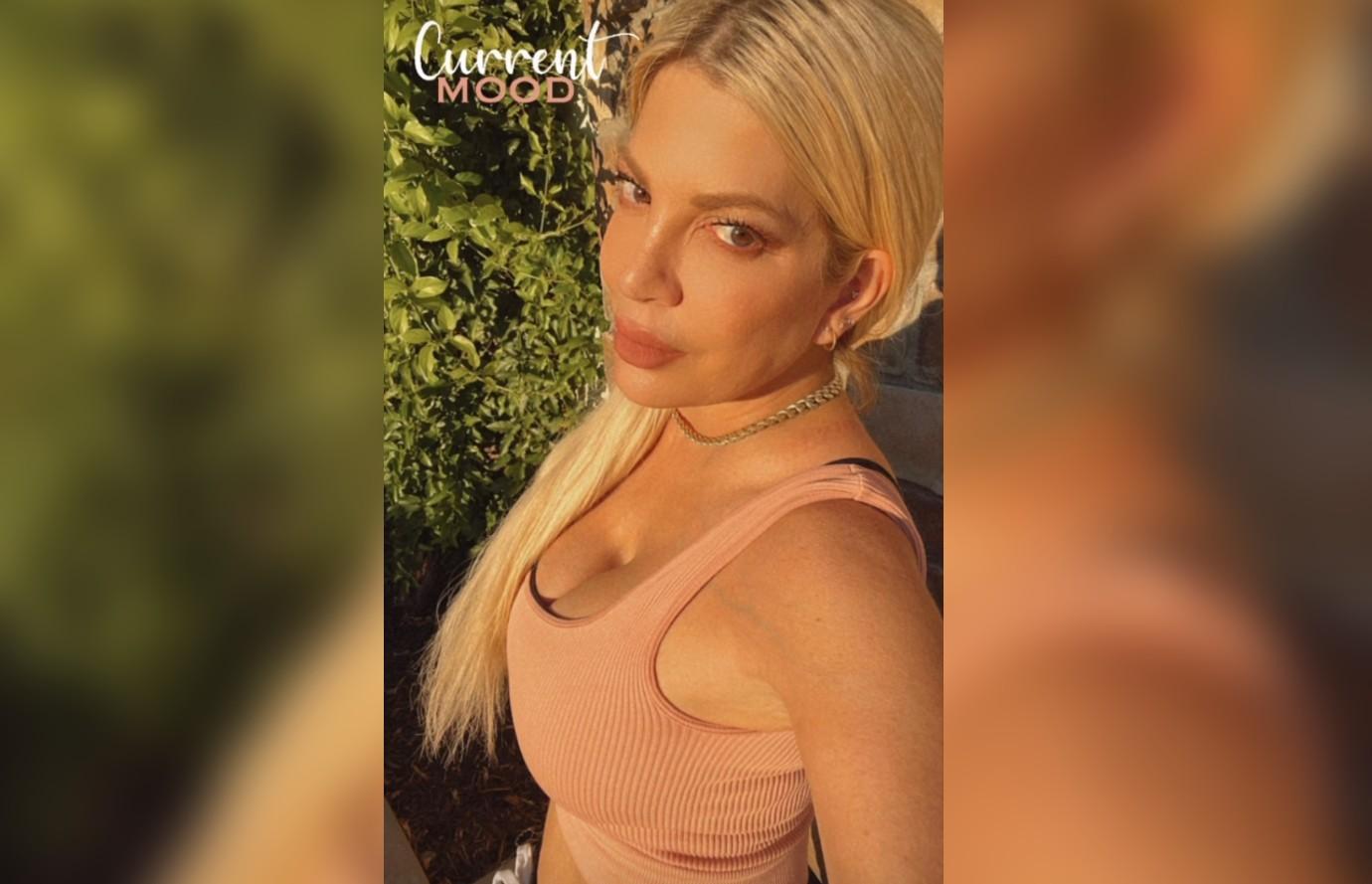 christina manno recommends tori spelling topless pic