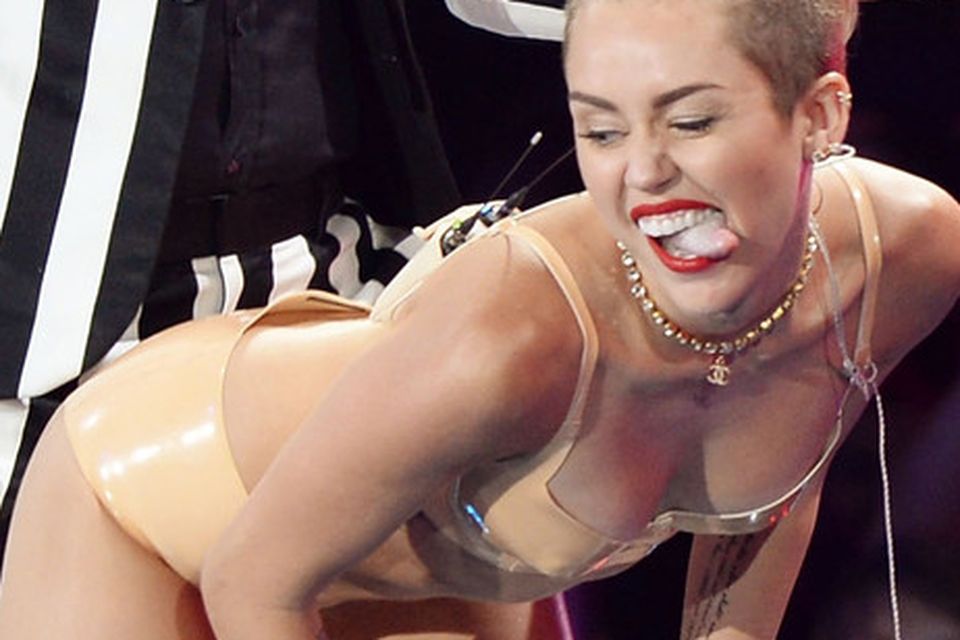 bob burrus recommends miley cyrus full porn pic