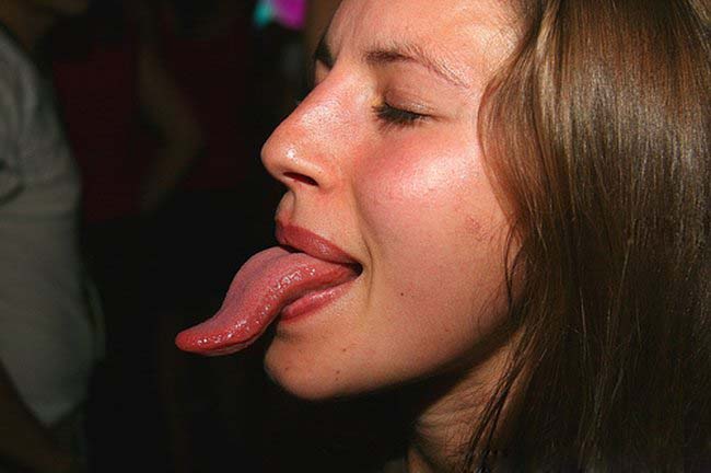 david manela add photo chick with long tongue