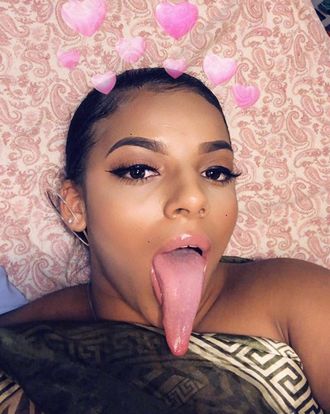 bahaa elgohary recommends chick with long tongue pic