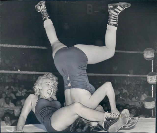 devon hutchinson add sexy women wrestling photo