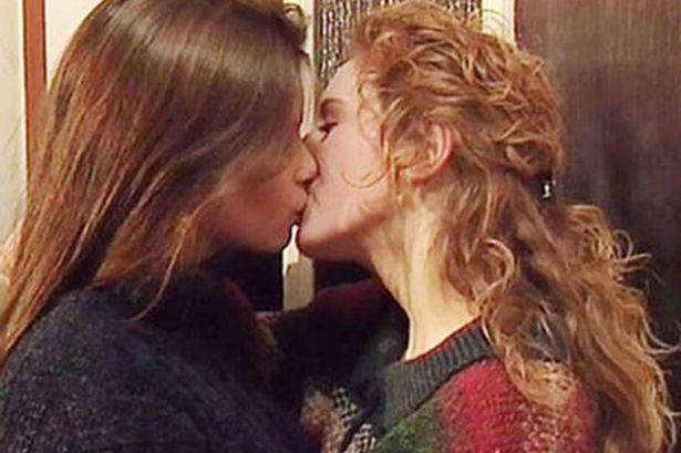 addin syah recommends Older And Younger Lesbians Kissing