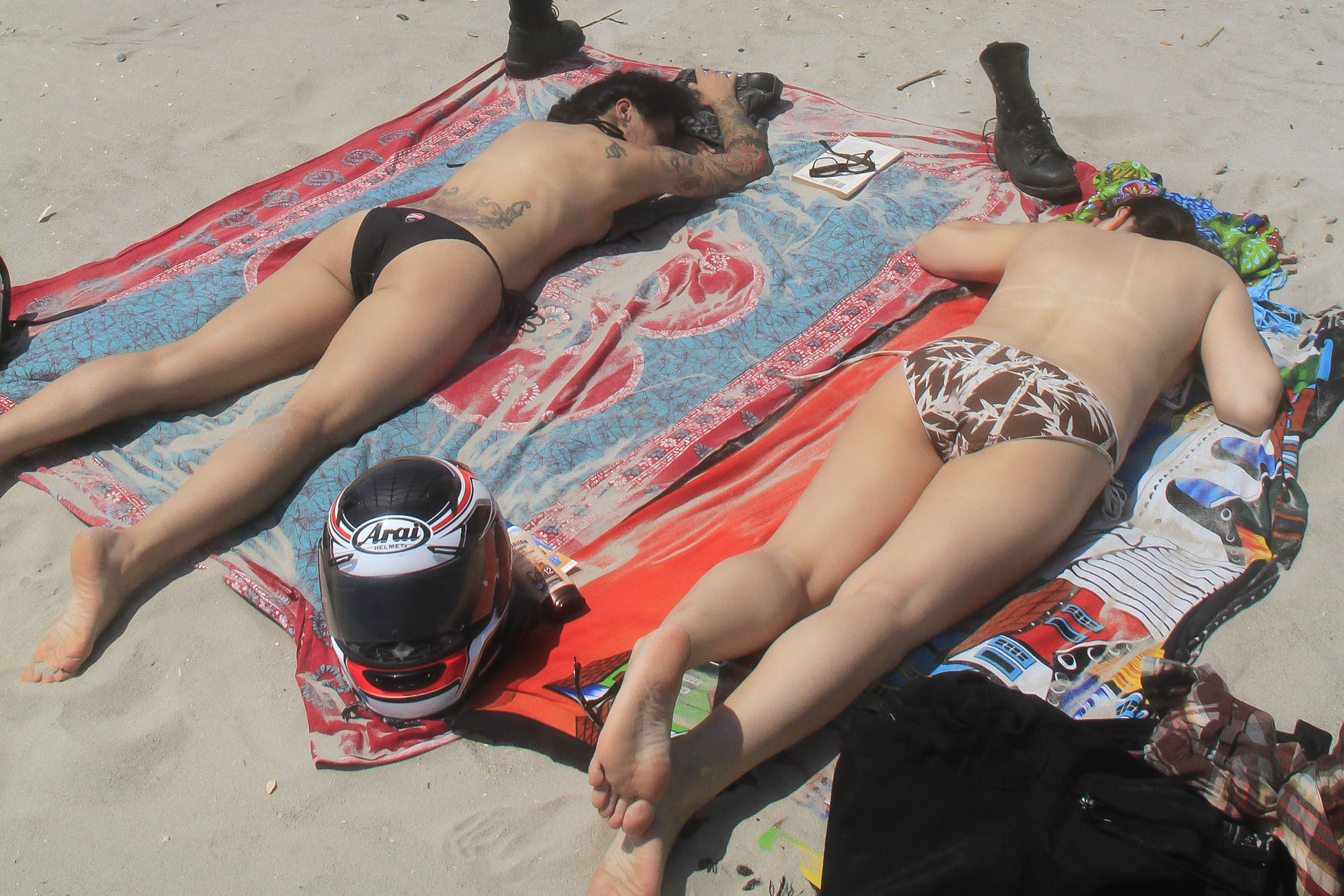 bill gilroy recommends Topless Beach Pix