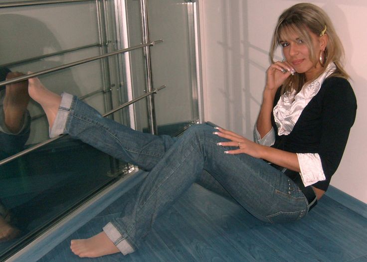 dakota conley recommends wearing pantyhose under jeans pic