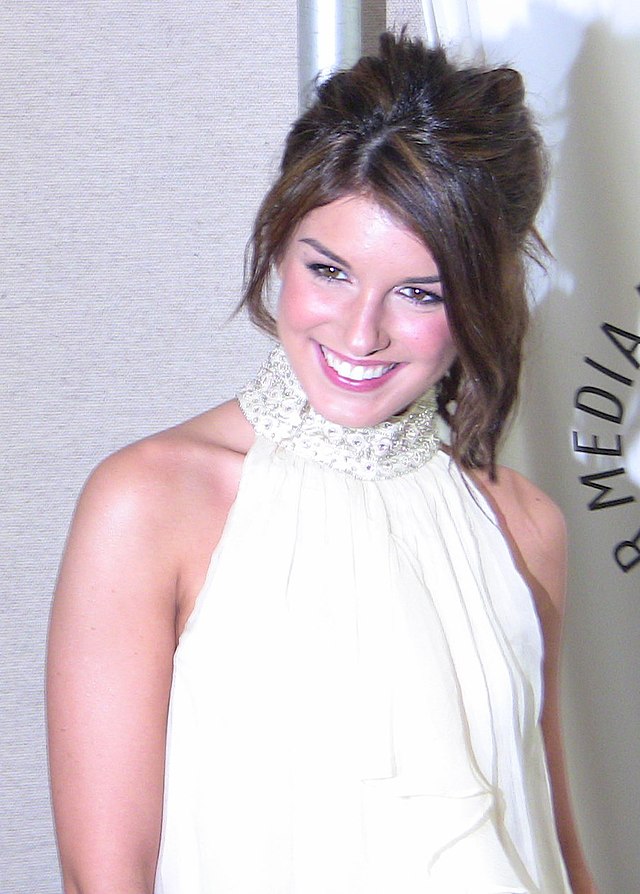 alejo mejia recommends shenae grimes hot pic