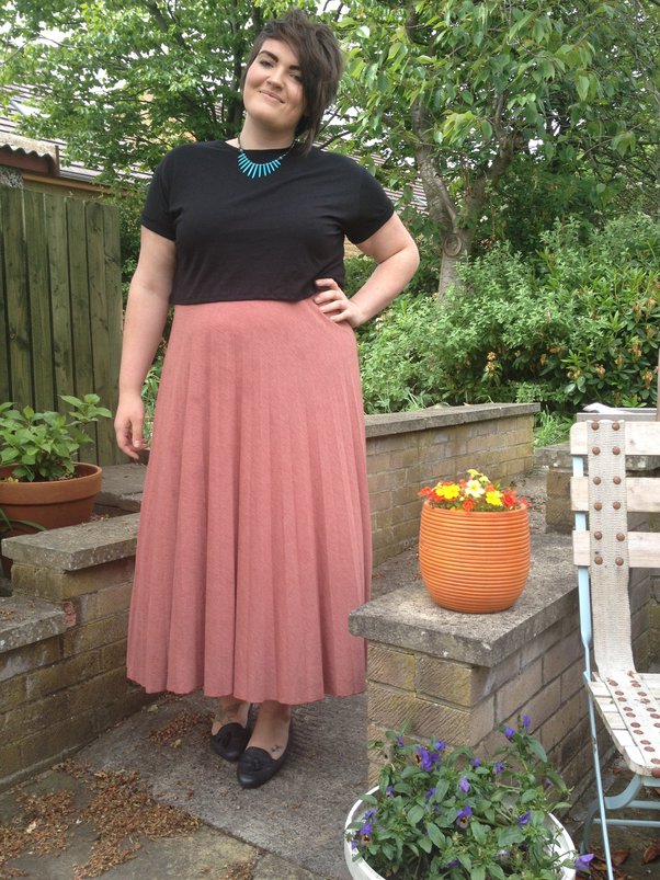 denise hachey recommends fat girl in skirt pic