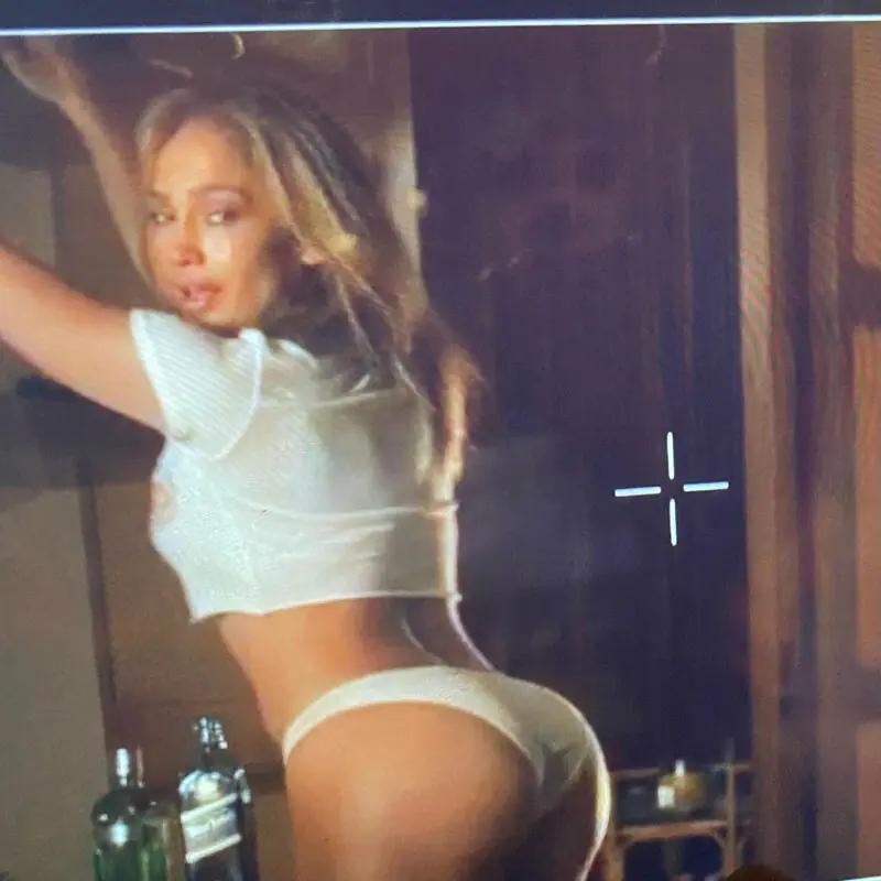 chris tuomey recommends Jennifer Lopez Ass Shots