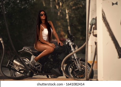 naked women and motorcycles