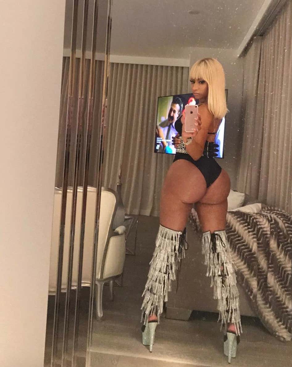 danh trinh recommends nicki minaj in booty shorts pic