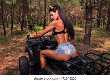 dem trang recommends hot girl on quad pic