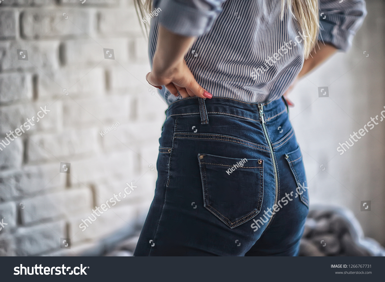 di uyen add photo hot ass in jeans