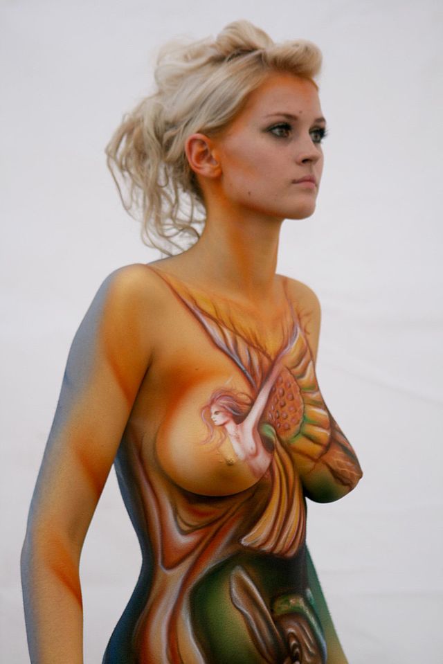Best of Nude girls getting body painted