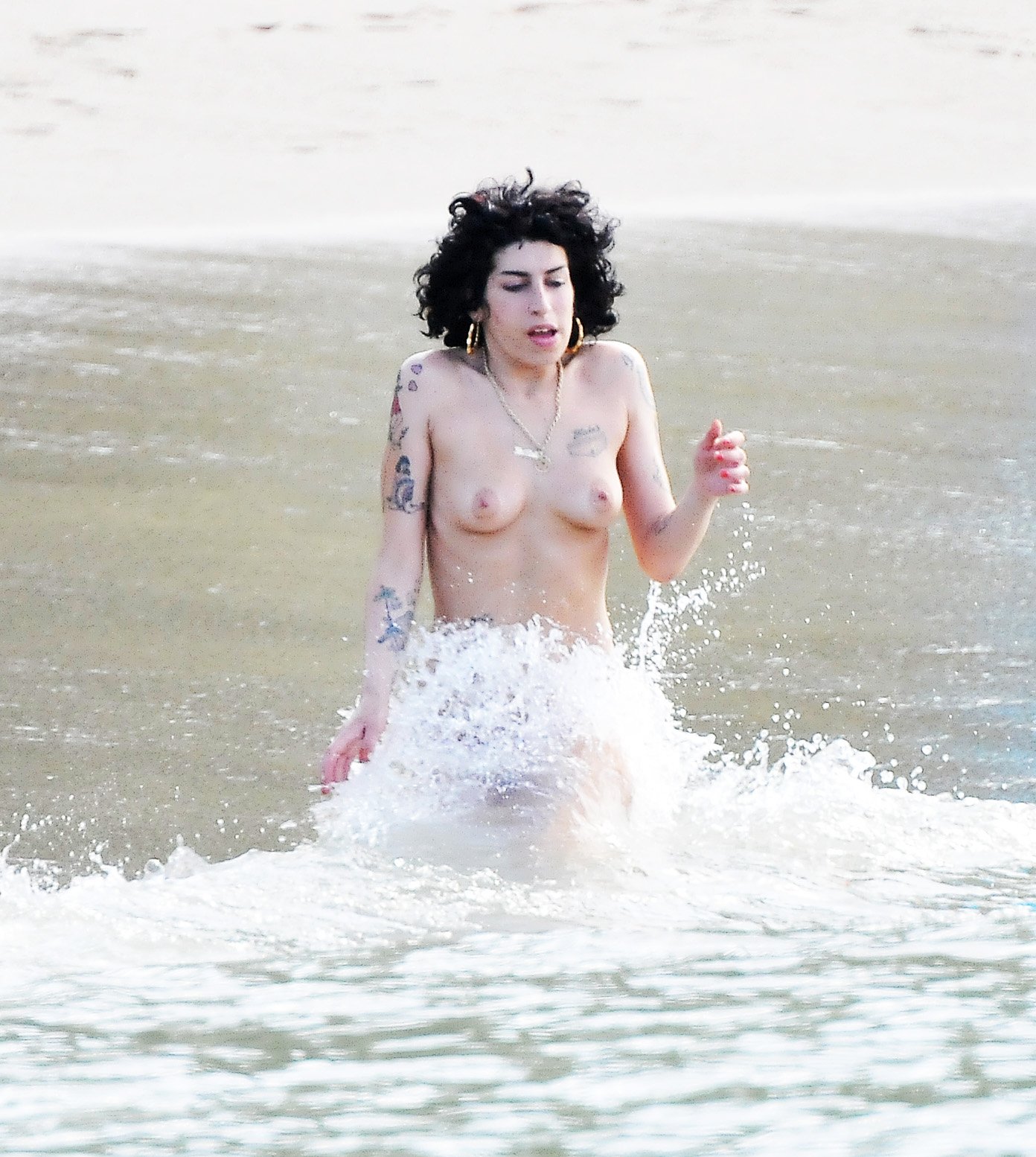 ahmed hamoksha recommends Amy Winehouse Naked