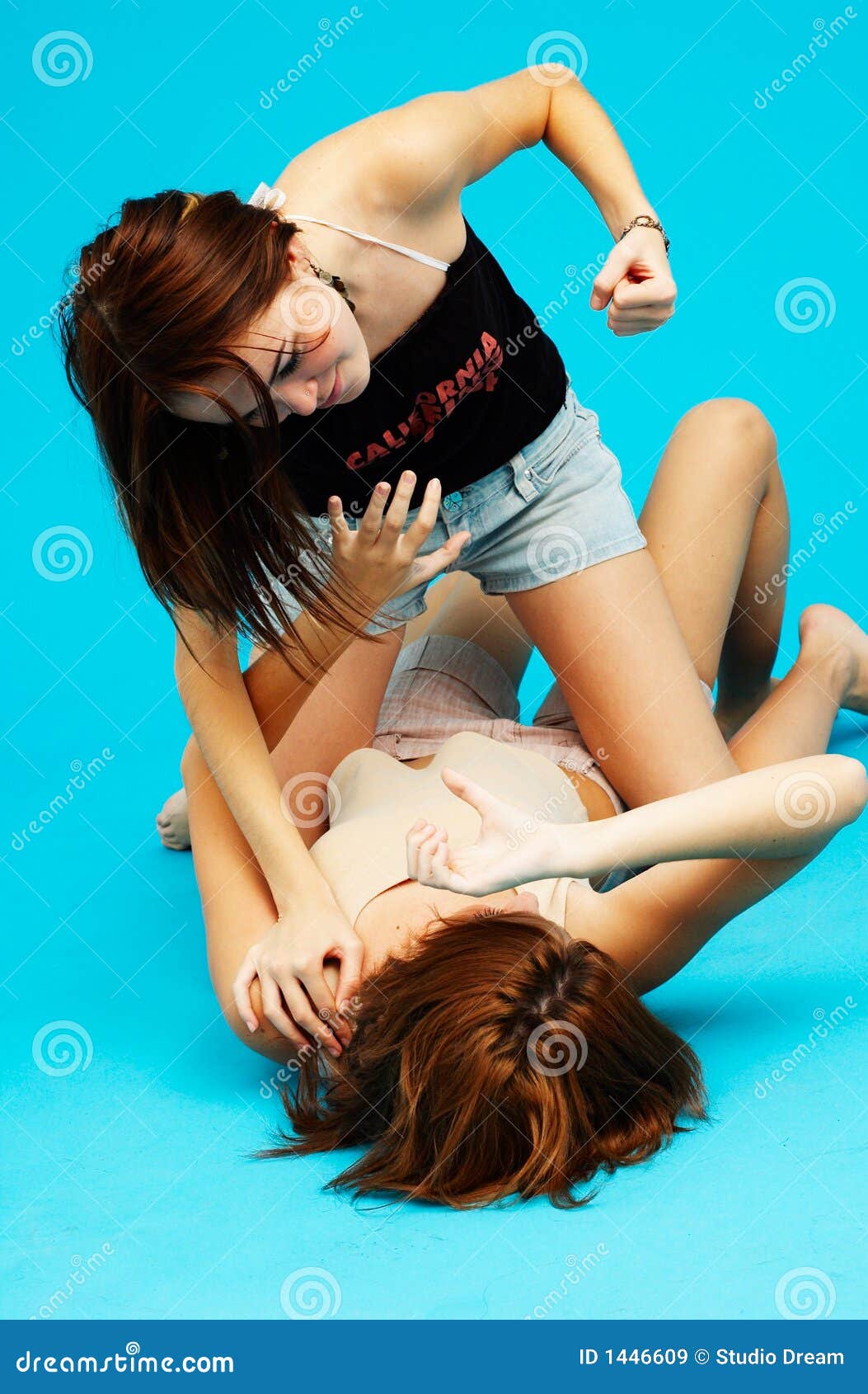 Girls Wrestling On Bed groped men