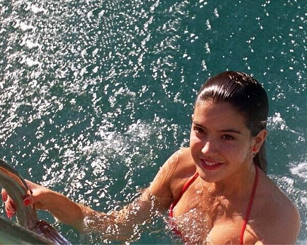 brett craik share phoebe cates pool photos