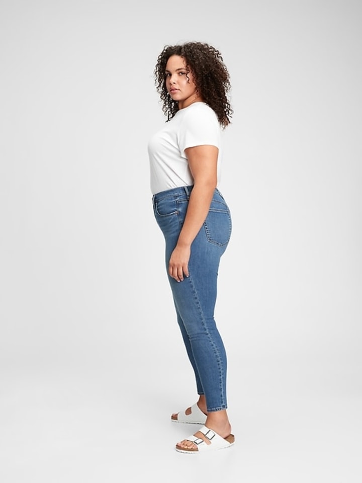 ale contreras share thick women in jeans photos