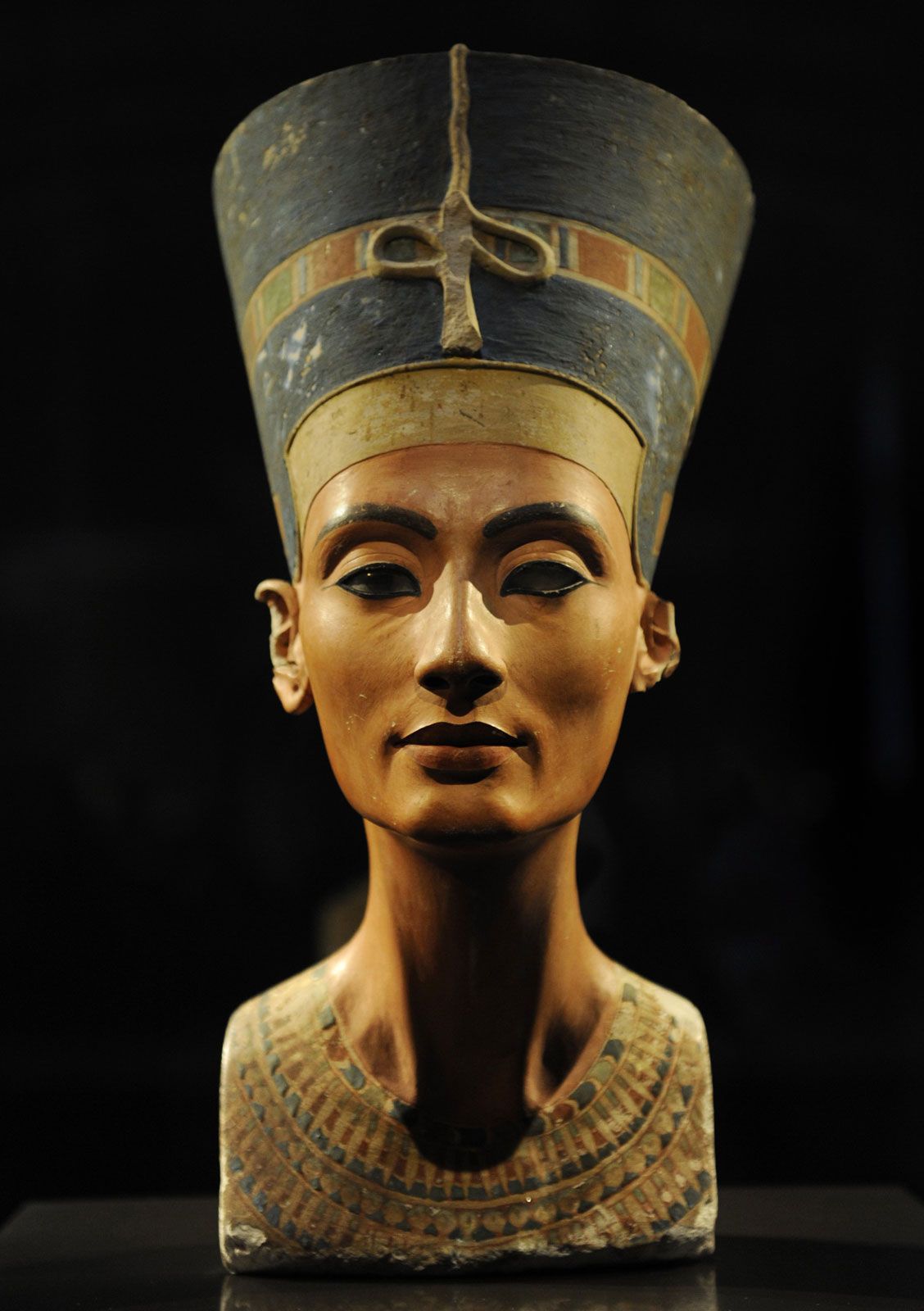 david voth share nefertiti she male photos