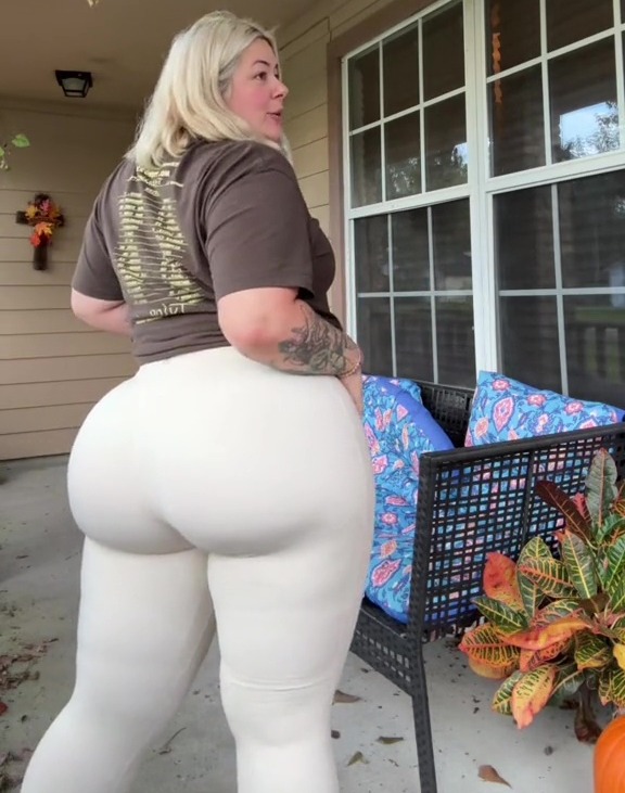 adam dillard recommends bbw spreading ass cheeks pic