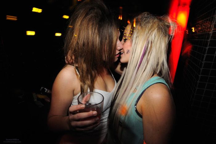 Hot Drunk Girls Kissing bryce videos