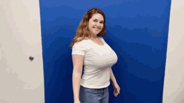 afsheen kazmi add photo boobs bouncing in shirt