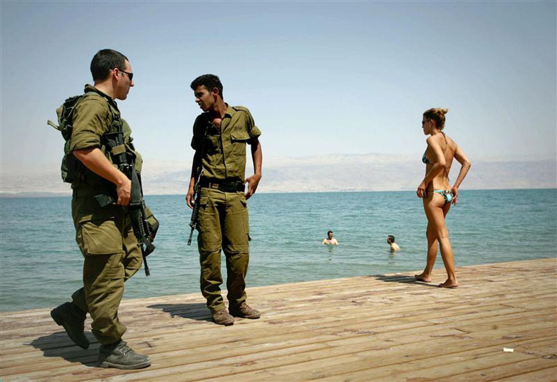 chad flom recommends israeli women soldiers beach pic