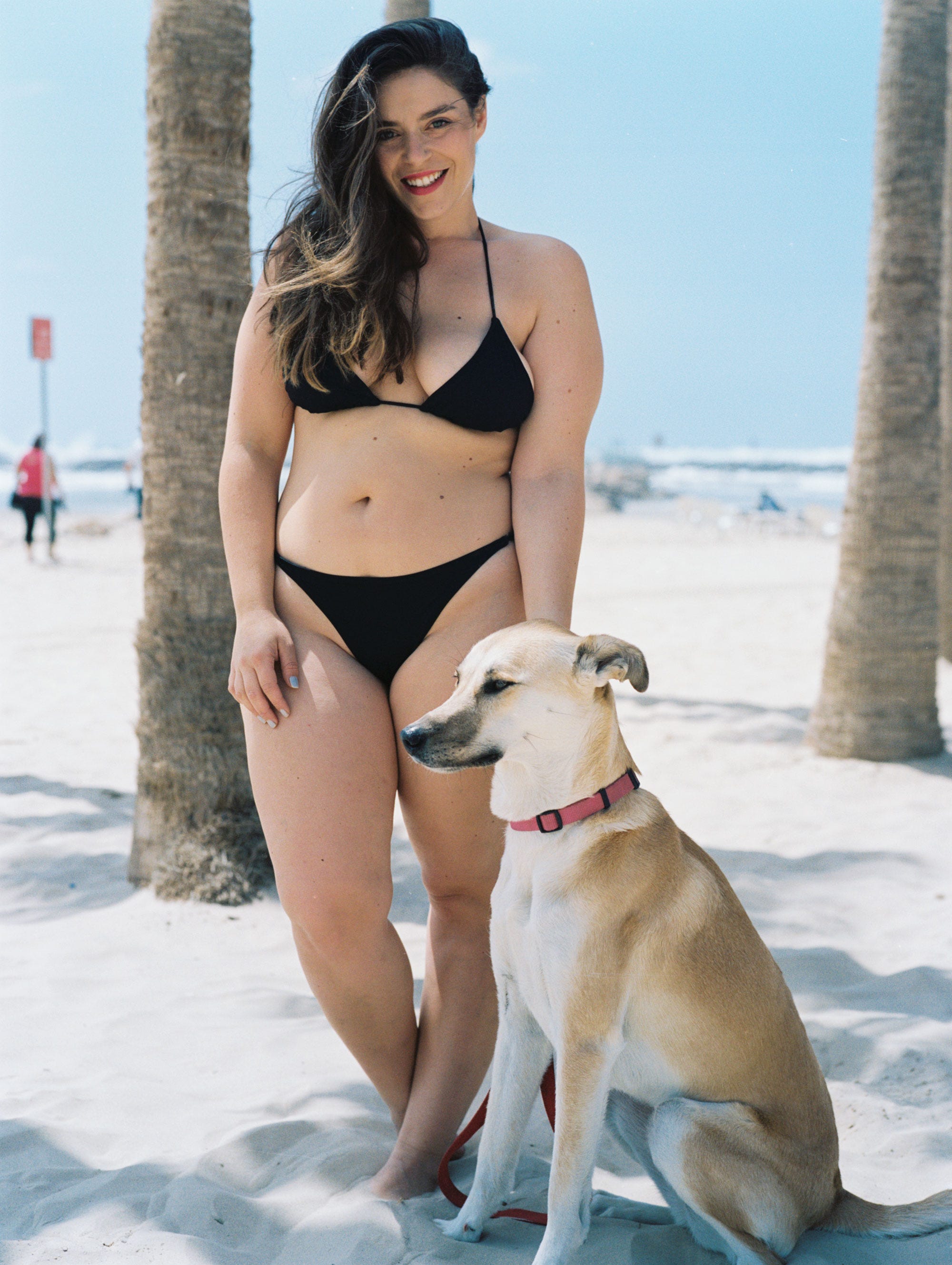 israeli women soldiers beach