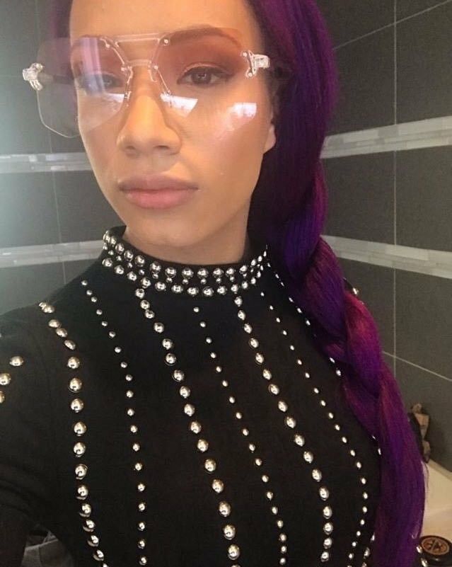 bianca kriel share sasha banks airport face photos