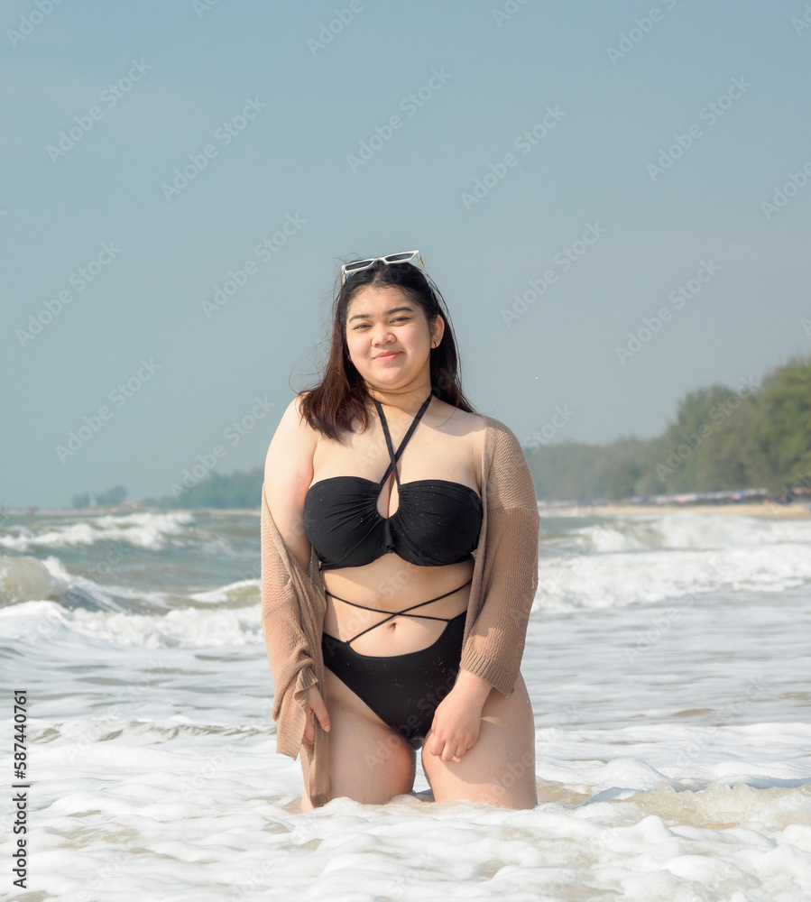 brenda budai add sexy chubby asian women photo