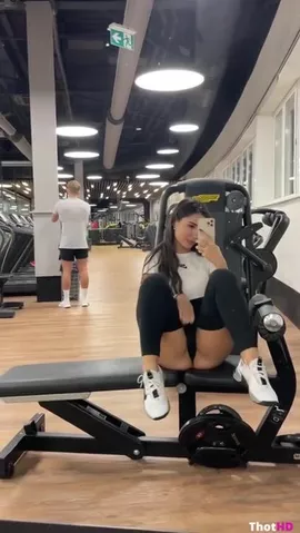 azlan ab ghani recommends Flashing Pussy At Gym