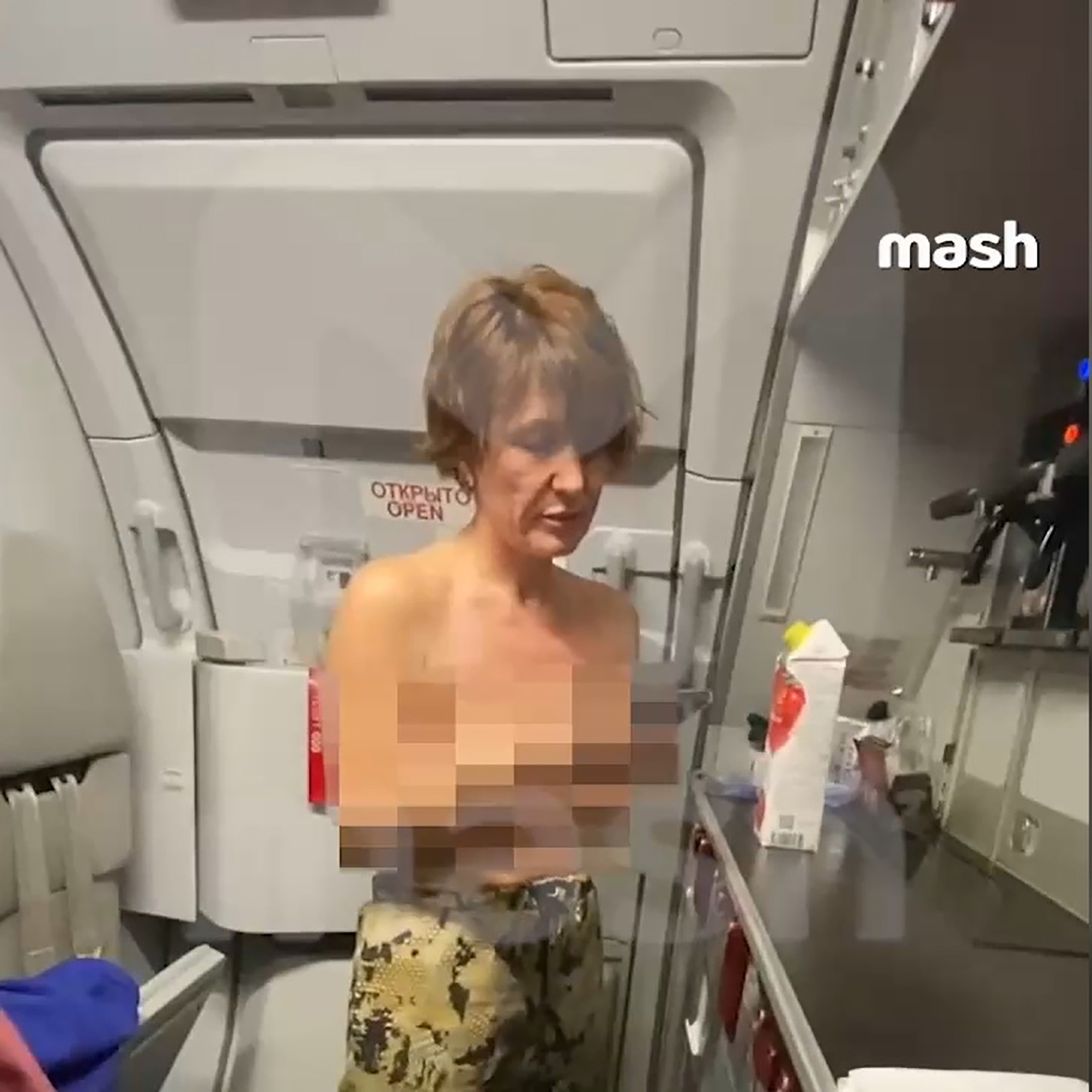 chelsea collard share naked girl from flight photos