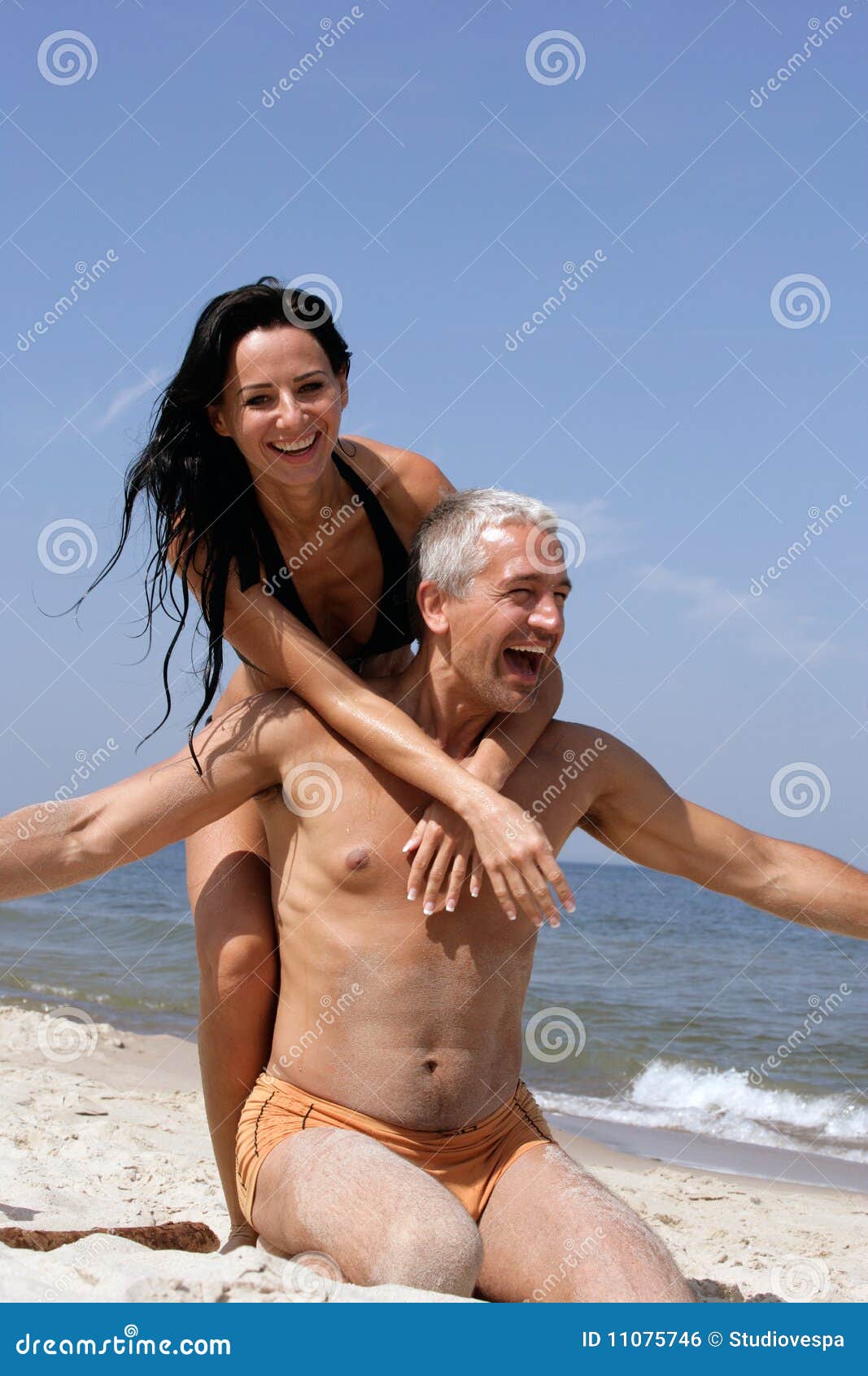 mature nudist couples pics