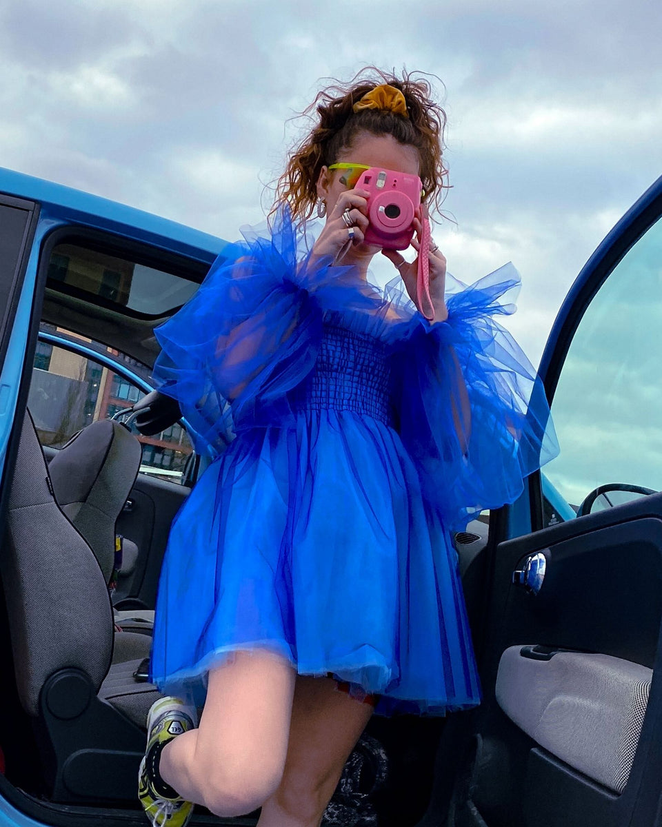 christian finlayson add photo girl in blue dress in car