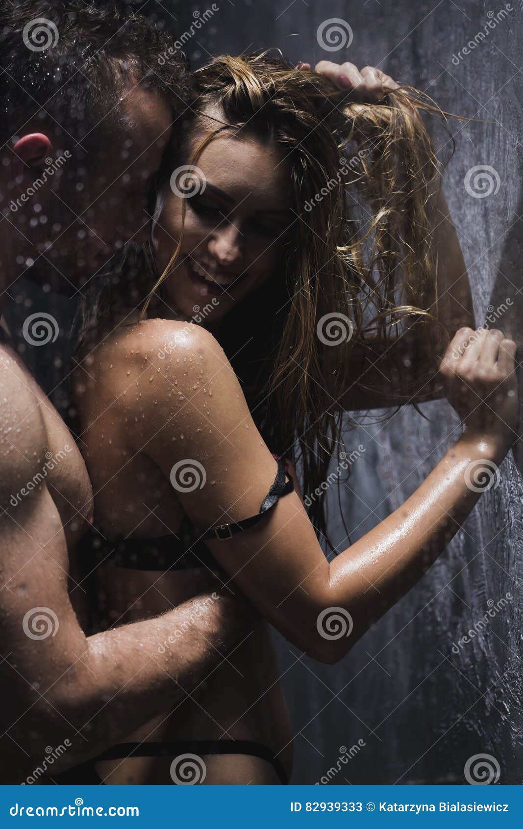 derek j lee recommends Women Taking Showers Together