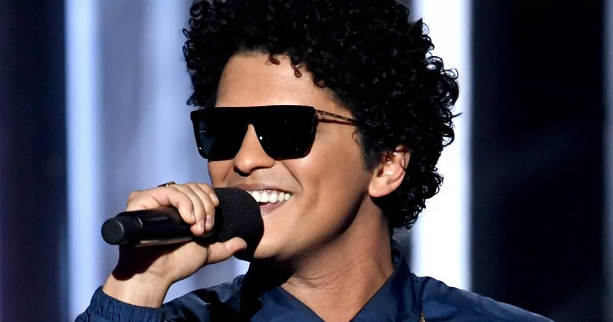 charles lipsey recommends Bruno Mars Face Slap