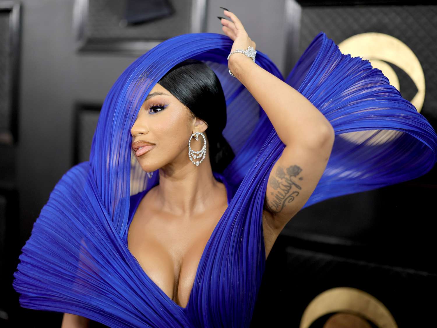dave henrichs recommends cardi b up skirt pic