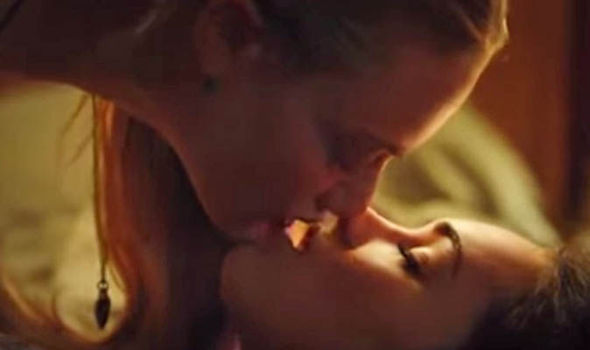 darcy torres recommends alexandra daddario lesbian kiss pic