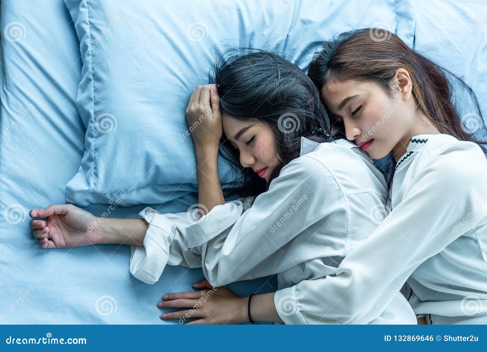 anbu saravanan add photo two girls sleeping together