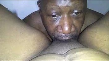 old black man eating pussy