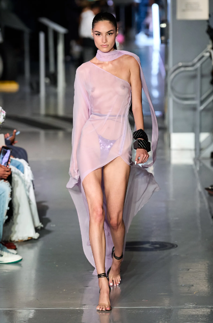 alan simes recommends Nipples On The Catwalk