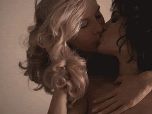 alex sixx recommends Angelina Jolie Lesbian Kissing