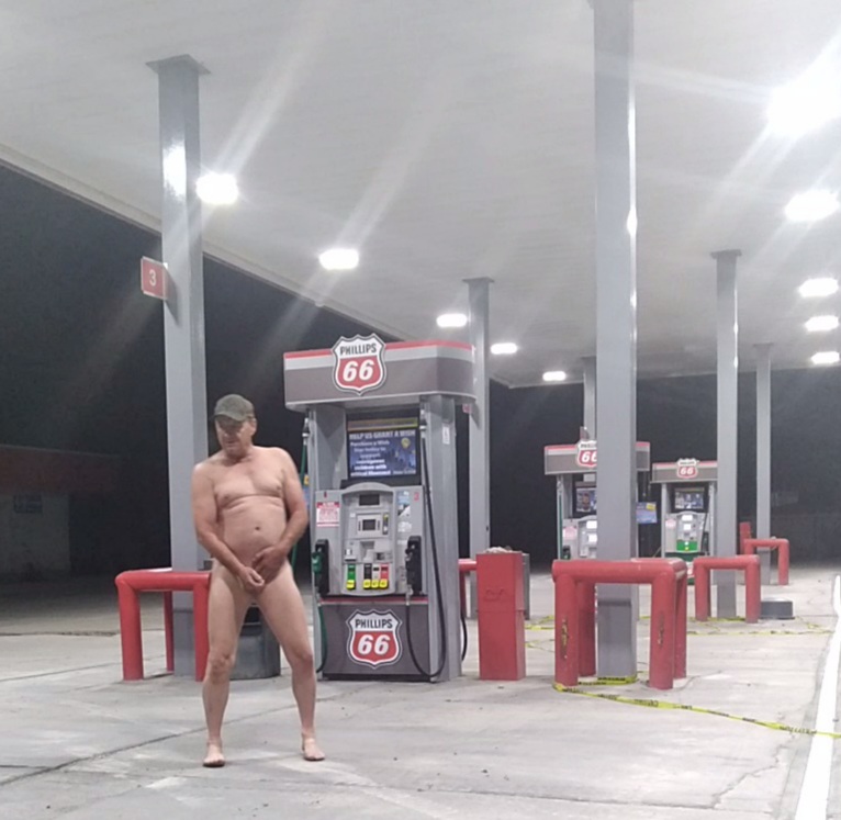 benjamin duplessis share naked at the gas station photos