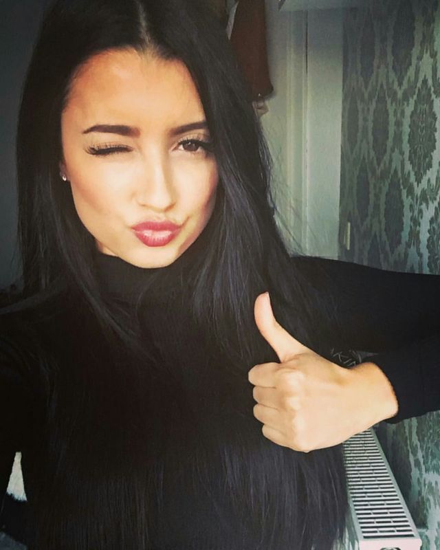 Best of Girl with thumbs up selfie