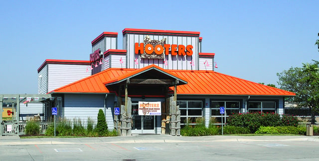 dalibor nedeljkovic recommends hooters in des moines pic